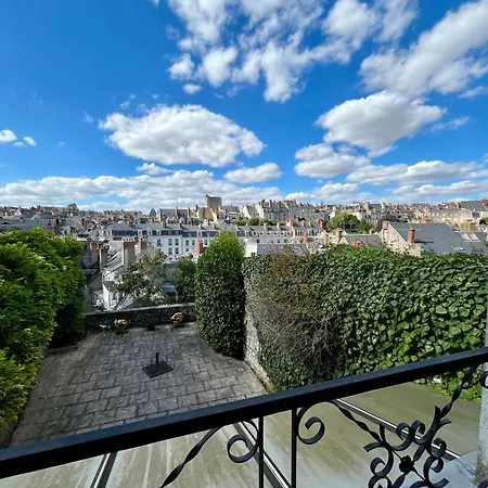 La Place Du Chateau - Vue Exceptionnelle Sur Le Chateau De Blois Exterior photo